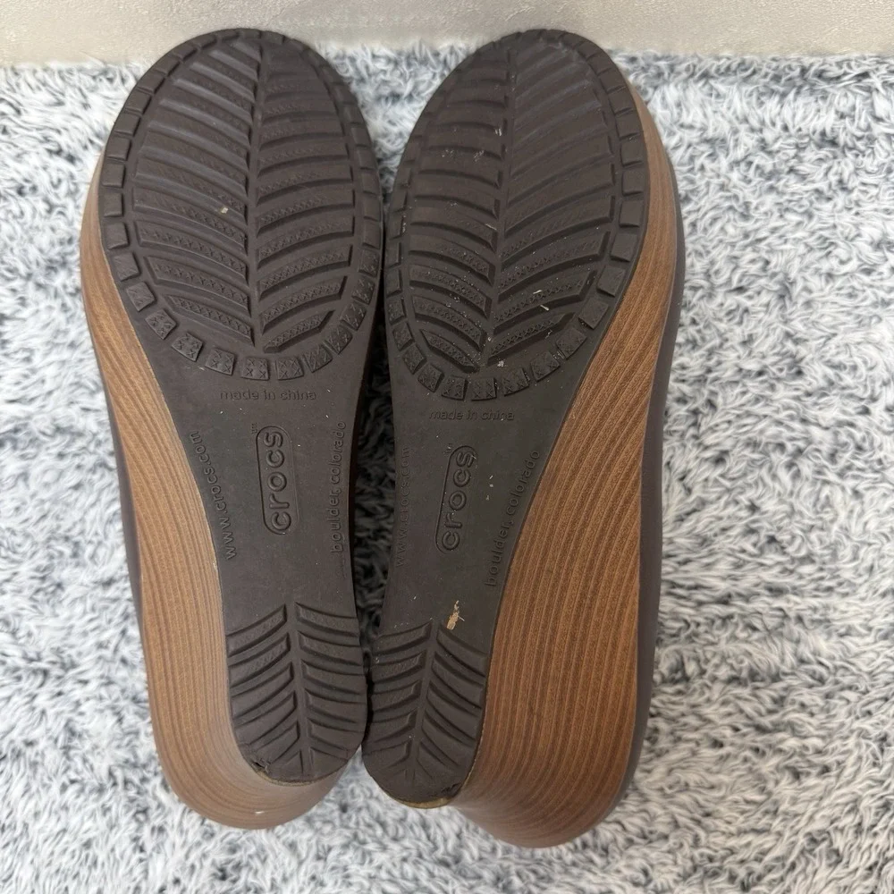 CROCS A-Leigh Closed Toe Wedge Comfort Dress Shoes Dark Brown Women's Size 9